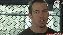 纹身欧洲女孩自然大奶子射精