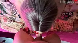 迷人女孩穿白内裤热情吸舔操前男友上镜头😍