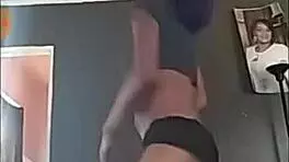 Slim milf twerking out