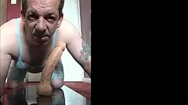 Bisexual crossdresser offers homemade video