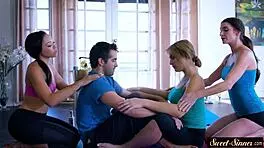 这个优雅18+少女大奶被勺子式猛操！🥄