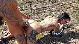 echter outdoor amateur dreier mit reifem paar