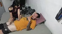 la vecina de mi novia mamando mi monster cock