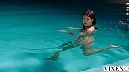 vixen evelin skinny dips to seduce her crush with muff diving