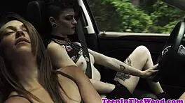 迷路18+少女被护林员树林救起狂操