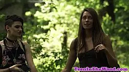 迷路18+少女被护林员树林救起狂操