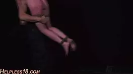 娇小18+少女高清搭讪吸鸡巴