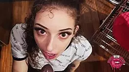 两发精液射进她渴望的嘴里