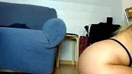 Sexydea shows off her big ass on webcam