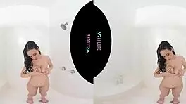 Beautiful Jade Baker Passionately Masturbates With Vibrator In The Steamy Bath!