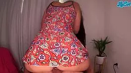 哇，我的性感翘臀室友穿短裙总是不安分...下午变得狂野，她光着身子到处是精液，自制混乱！