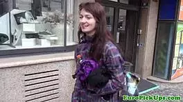 妈的裸体骚妹后座猛吸我鸡巴