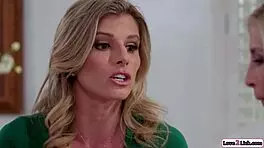 me encanta venir de vacaciones porque mi hermanastra siempre me recibe asi