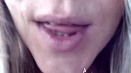 i'm playing with my pussy on live cam using toys