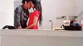 Me follé a la suegra colombiana mientras cocinaba