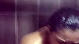 venezuelan couple's homemade blowjob in florida bathroom goes viral 😏💦