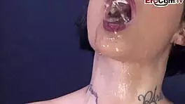 Deutsches Devotes Dünnes Model Bekommt Anal Und Pisse Vom Fotografen