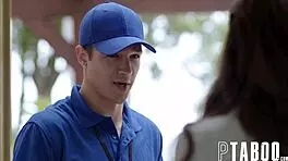 看这个家庭主妇被Jayden Marcos猛捅后门！