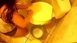 diario de uma atriz porno lavando o banheiro na quarentena 😏