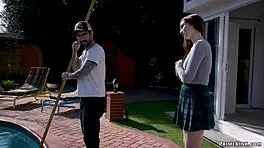 大鸡巴园艺工支配18+少女硬来