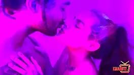 arregacei a bucetinha da putinha enquanto ela tomava banho e comi gostoso at� ela gozar