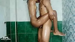 Mi Hermanastra Sabe Lo Mucho Que Me Gusta Ver Correr El Agua Por Su Cuerpo - Parte 2!