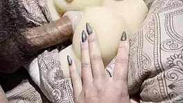 当着老婆的面肏性爱娃娃的屁眼，没开玩笑