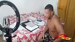 fui ajudar meu padrasto no escritório e senti prazer intenso na buceta