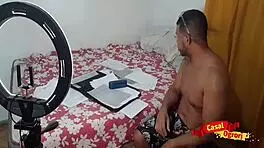 fui ajudar meu padrasto no escritório e senti prazer intenso na buceta