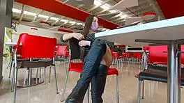 Esposa Latina Infiel Con Su Novio En El Centro Comercial Calentando Vergas