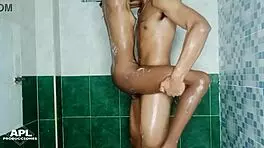 Mi hermanastro disfruta siempre de mi peque�o cuerpo delgado y hace con el lo que quiere y follando mi peque�o co�o.