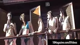 性感年轻18+拉丁美女在阿根廷户外为18杂志摆姿势