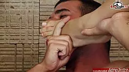 操完金发骚货大奶后射在脚上