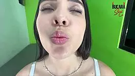 me masturbo con el dildo de mi hermanastra hasta que me corro