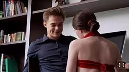 Teen masseuse with yummy pink pussy takes dicks so well 😍