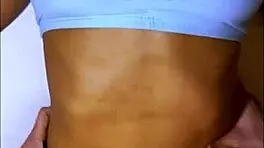 la estudiante de intercambio se qued en el apartamento de su tutor masculino y aunque su relacion era estrictamente profesional ella no podia evitar sentirse atraida por el