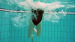 hot hairy vesta gets wet underwater in pool