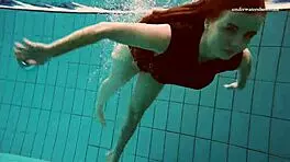 hot hairy vesta gets wet underwater in pool