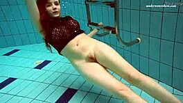 hot hairy vesta gets wet underwater in pool