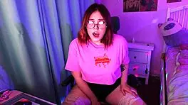 Watch this cute BBW moan with toys on webcam?