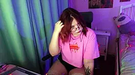 Watch this cute BBW moan with toys on webcam?