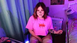 Watch this cute BBW moan with toys on webcam?