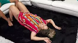 Mi hermanastra gets so hot in the living room part 1, her ass and pussy begging for it.