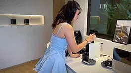 Naive College Girl Got Creampied by Big Guy, Oops