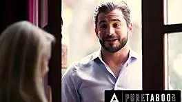 天真18+少女Lola Fae同意与老板进行禁忌支配的免费使用性爱