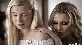 巨乳熟女与双性继女分享鸡巴