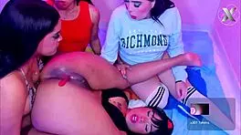 Venezuelan Lesbians Kiss And Lick Pussies.