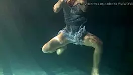 big bouncing tits underwater in the pool