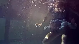 big bouncing tits underwater in the pool