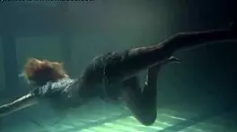 big bouncing tits underwater in the pool